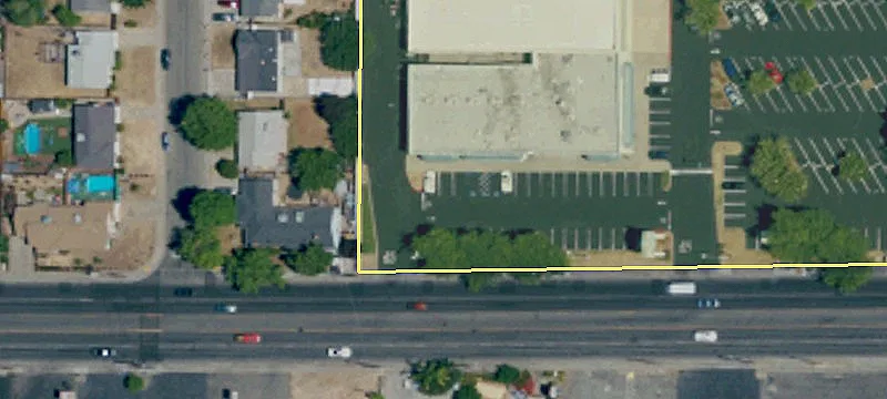 Retail Space in Grocery Anchored Center