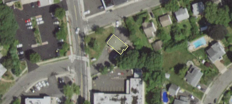 Retail Space in Greenlawn, NY
