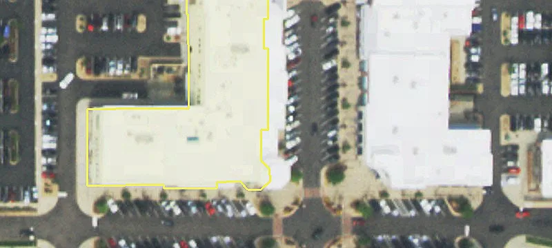 Retail Space in Aurora Shopping Center