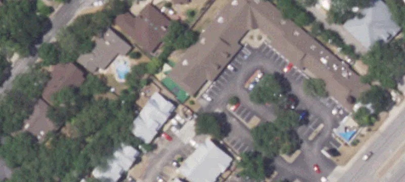 Retail Center in Affluent Neighborhoods
