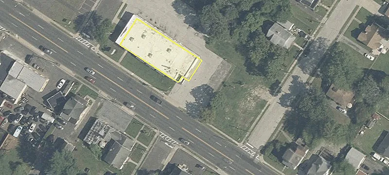Retail Building with Highway Commercial Zoning