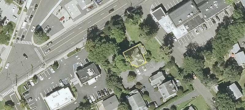Retail Space on Putnam Avenue
