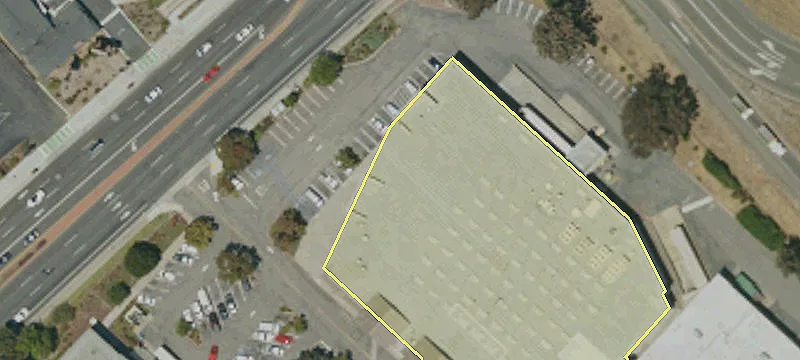 Prime Retail Space in Plaza