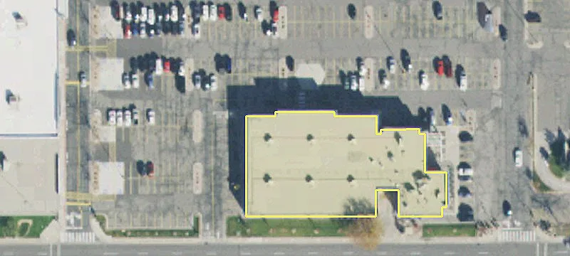 Retail Space in Busy Center