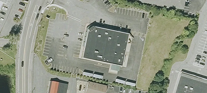 Retail Property on Oversized Parcel