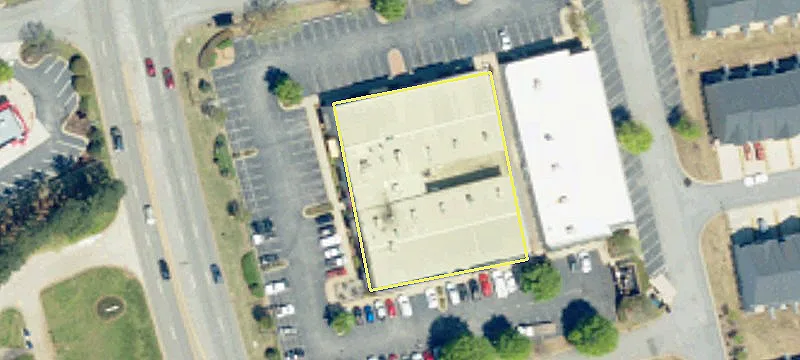 Retail Sublease Opportunity on Highway
