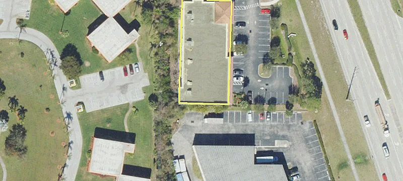 Retail Space on Federal Highway