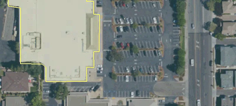 Retail Space in Busy Center