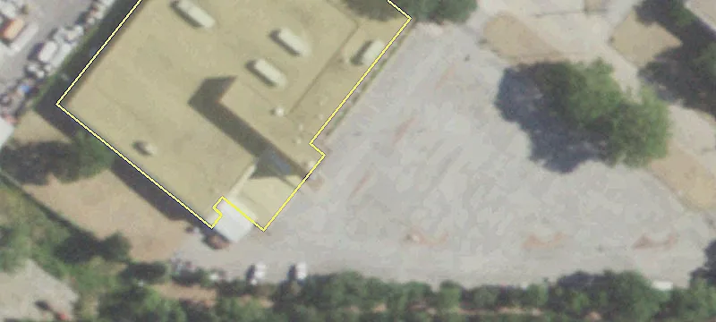 Industrial Building on 4.62 Acres
