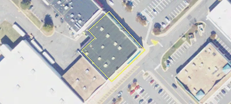 Retail Space in Large Shopping Center