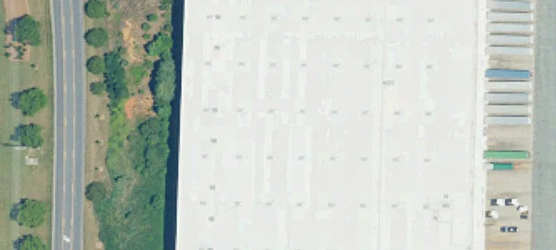 Spacious Warehouse with Extensive Features