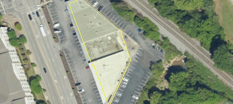 7,600 SF Retail/Office Space