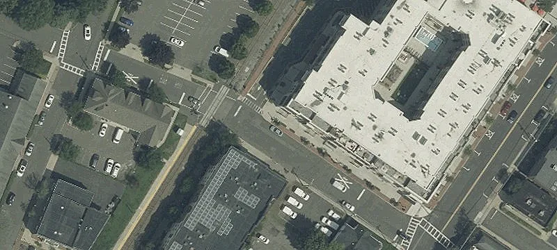 Retail Space in Luxury Complex