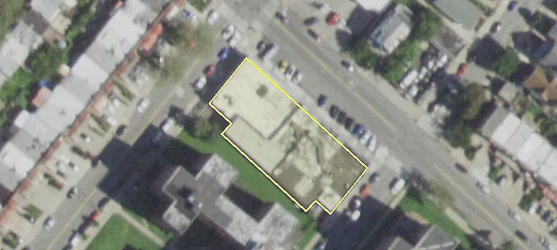 Retail Space in Shopping Plaza