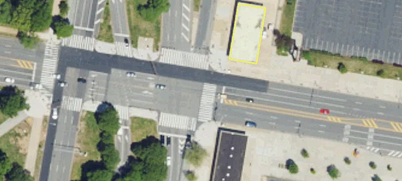 Prime Retail Space on Broad