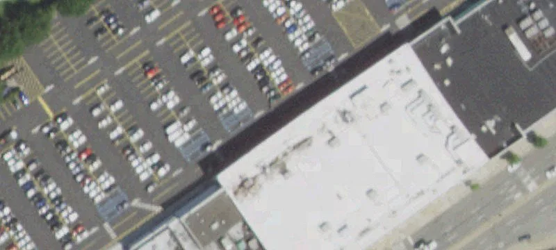 Retail Space in Glen Oaks