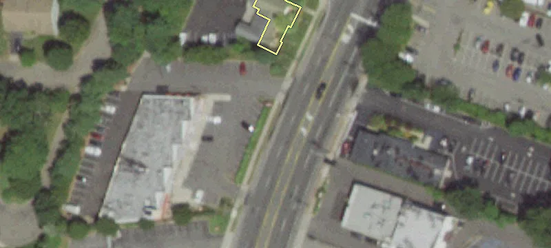 Commack Road Retail Space Available