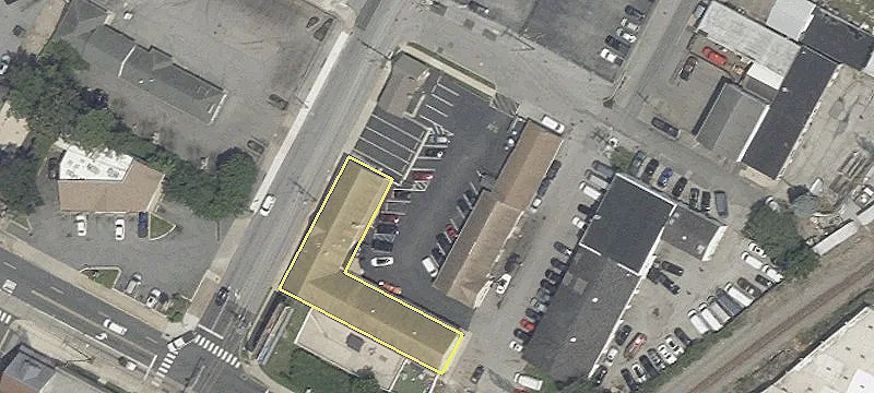 Conveniently Located Storage Garage