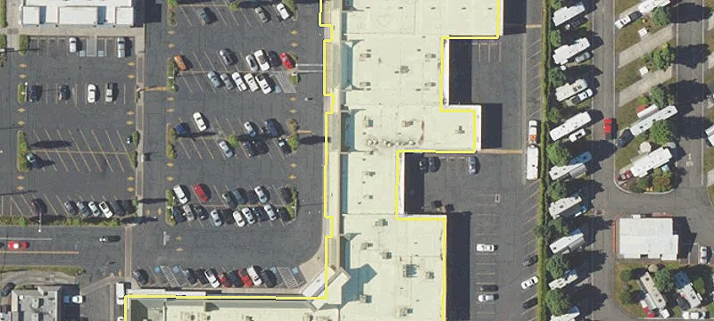 Retail Space in Oak Park Plaza