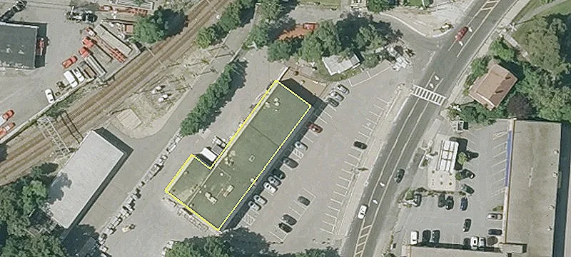 Freestanding Building in Newton Highlands