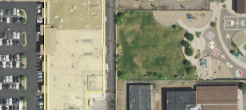 Restaurant/Retail Building Near Costco