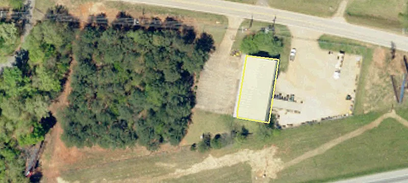 Duncan Warehouse with Ample Parking