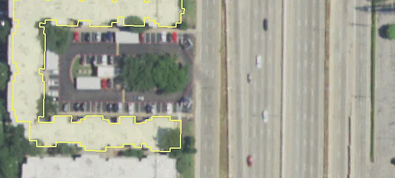 Freestanding Retail Building on Expressway