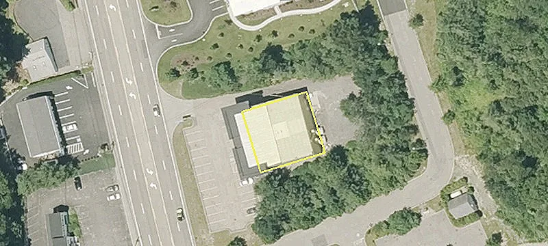 Retail Building with High Visibility