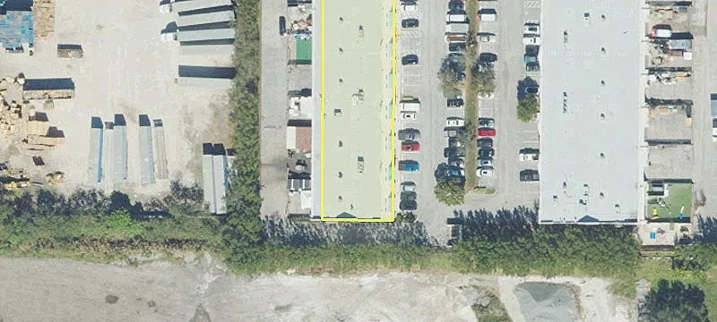 Updated Showroom/Office with Yard