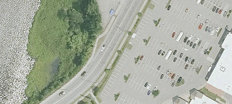 Retail Space in Putnam Center