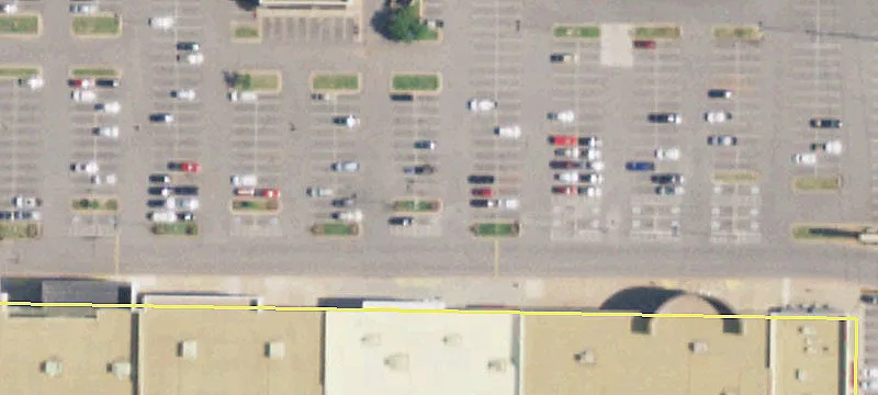 Outdoor Shopping Center Retail Space