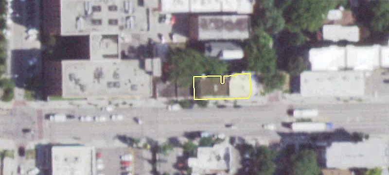 Retail Space on Lawrence Avenue