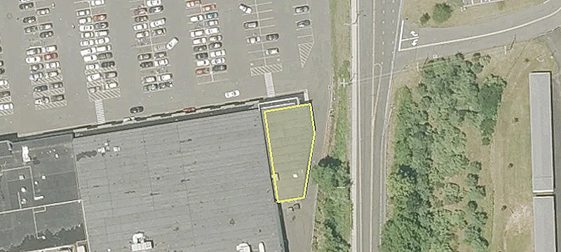 Retail Space in Manchester Center