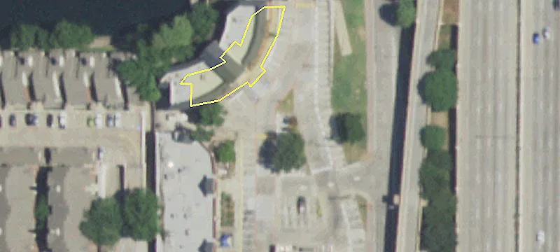 Retail Space with High Visibility