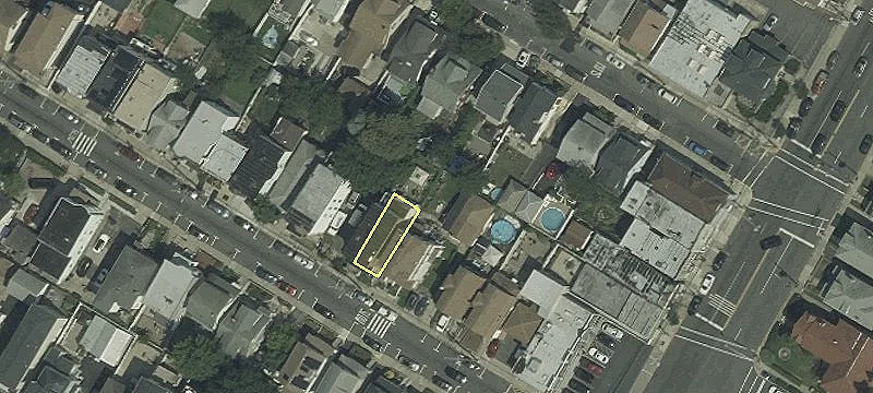 High-Visibility Storefront with Ample Parking