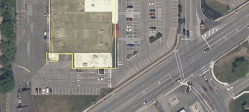 Retail Space in Warren Plaza