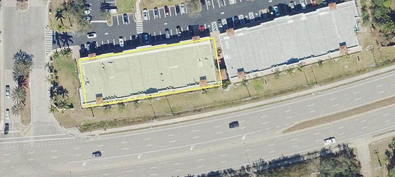 Retail Space in Naples Plaza
