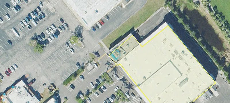 Retail Space in Growing Naples