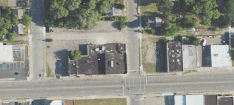 Multi-Tenant Building on 0.72 Acres