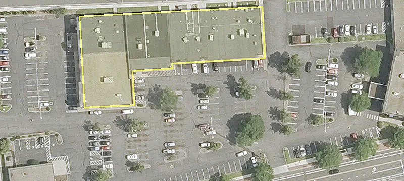 Retail Space in Busy Center