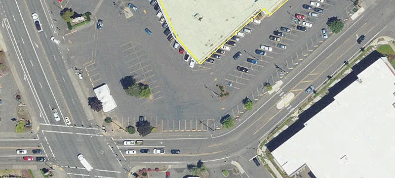 Retail Space on McLoughlin Blvd
