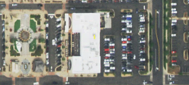 Retail Space in Aurora Shopping Center