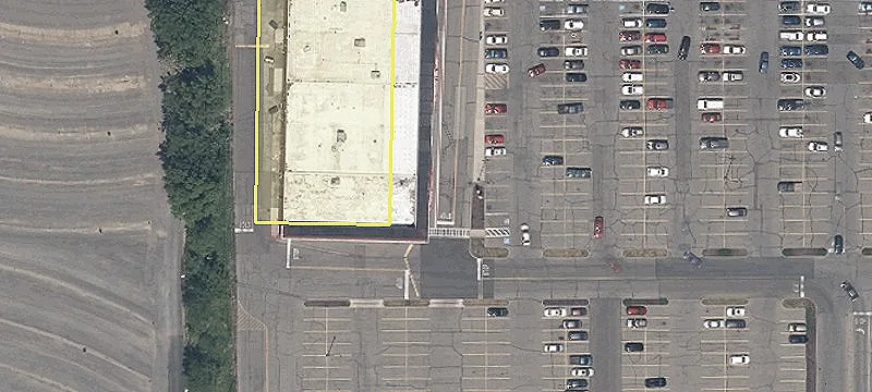 Retail Space in Warren Plaza