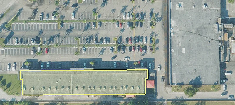Retail Space Near Supermarket Entrance