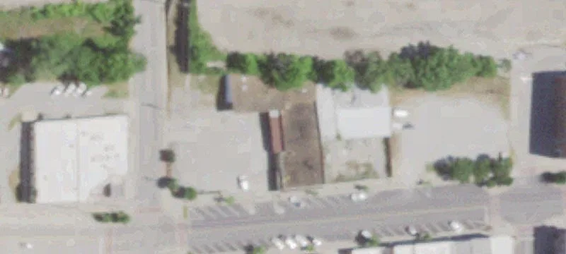 Warehouse/Retail Building For Lease