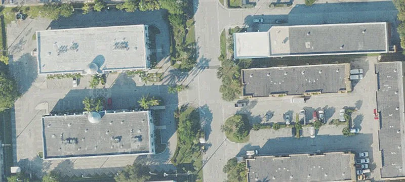 Freestanding Office Building in Kendall