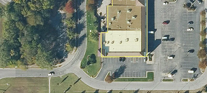 Retail Space in HyVee Anchored Center