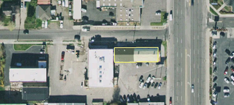 End Cap Drive-Thru Space