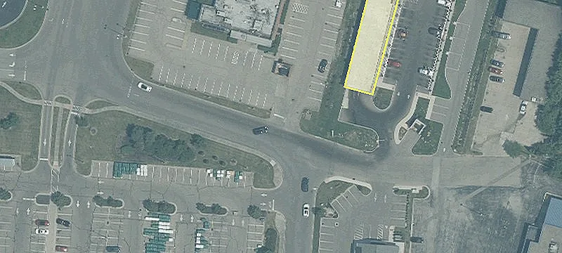 Freestanding Restaurant at Signalized Intersection