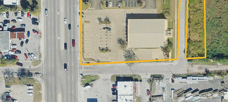 Freestanding Retail Building in Sarasota